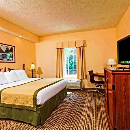 Hotel Baymont By Wyndham Columbia Maury Esterno foto