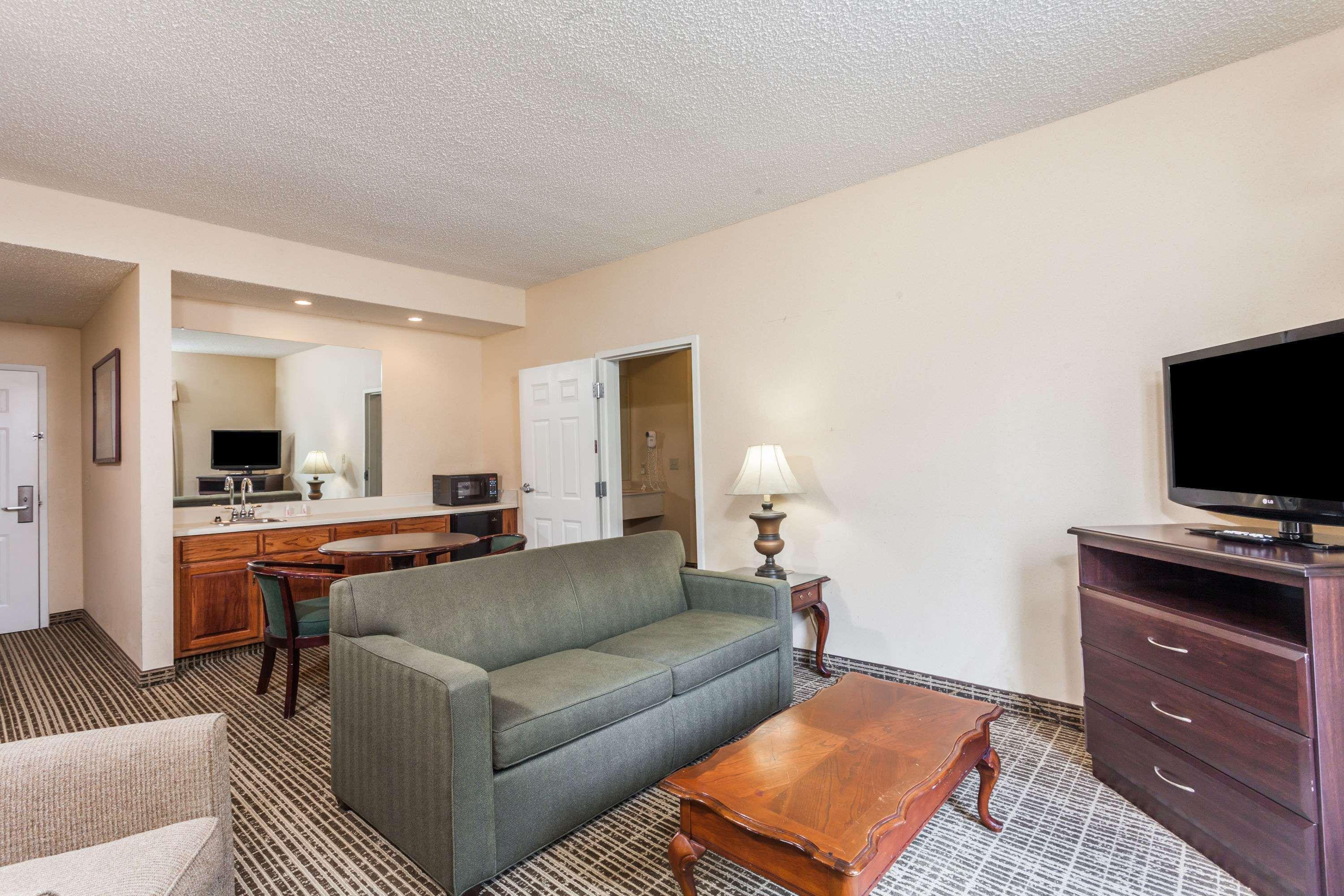 Hotel Baymont By Wyndham Columbia Maury Esterno foto