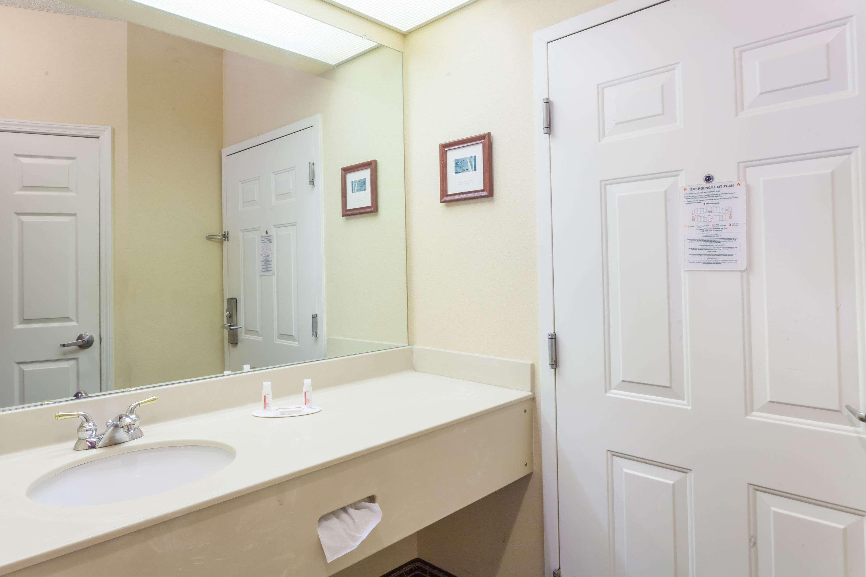 Hotel Baymont By Wyndham Columbia Maury Esterno foto